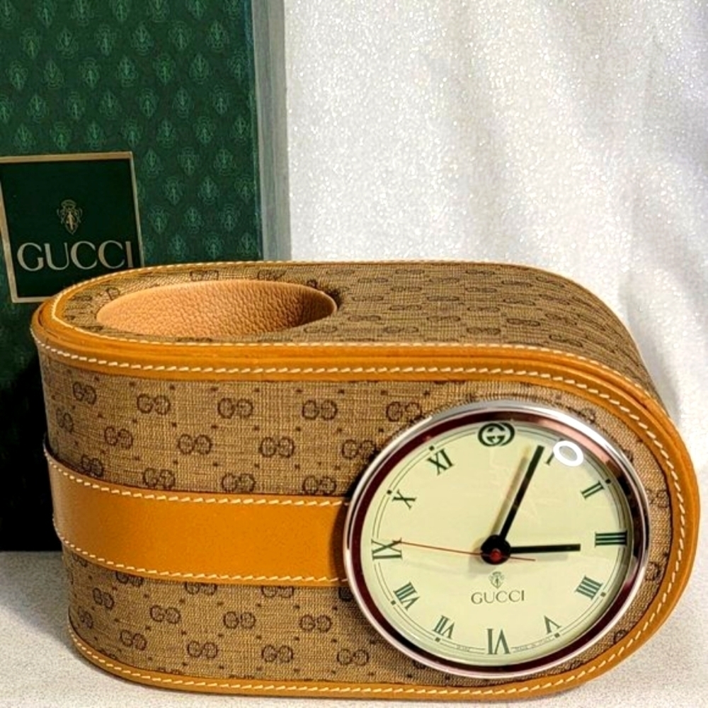 RARE GUCCI Tan Signature Logo Desk Clock with Pen Holder - Picture 10 of 11